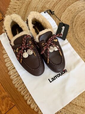 New! Larroude Cyprus Women’s Brown Leather  Natural Sherpa Lined Boat Shoes